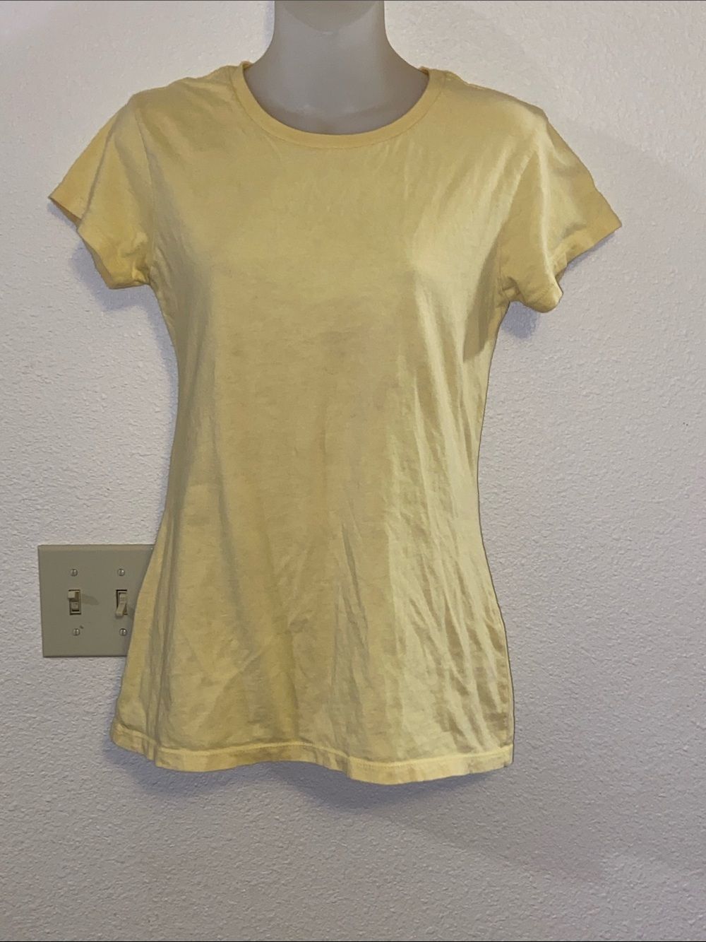 Alstyle Women's Short Sleeve Tee in Pale Yellow Size L Pit To Pit 16” Long 25”